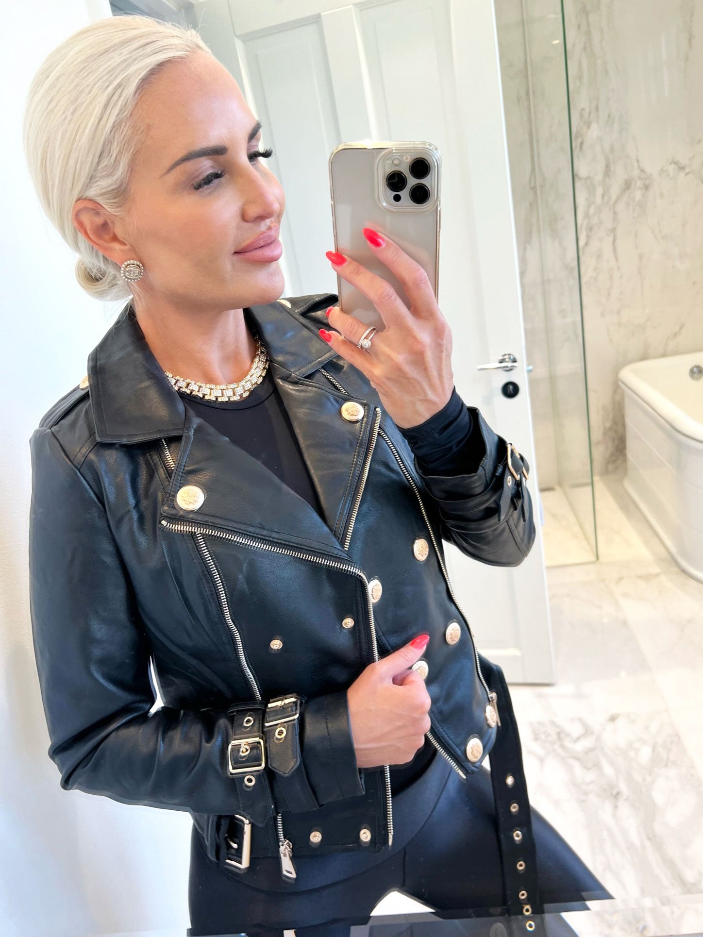 Mirel - Fed læderlook jakke med knapper og lynlås